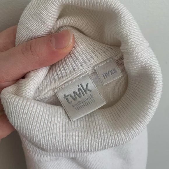 Twik White Longsleeve Turtleneck - Picture 3 of 3